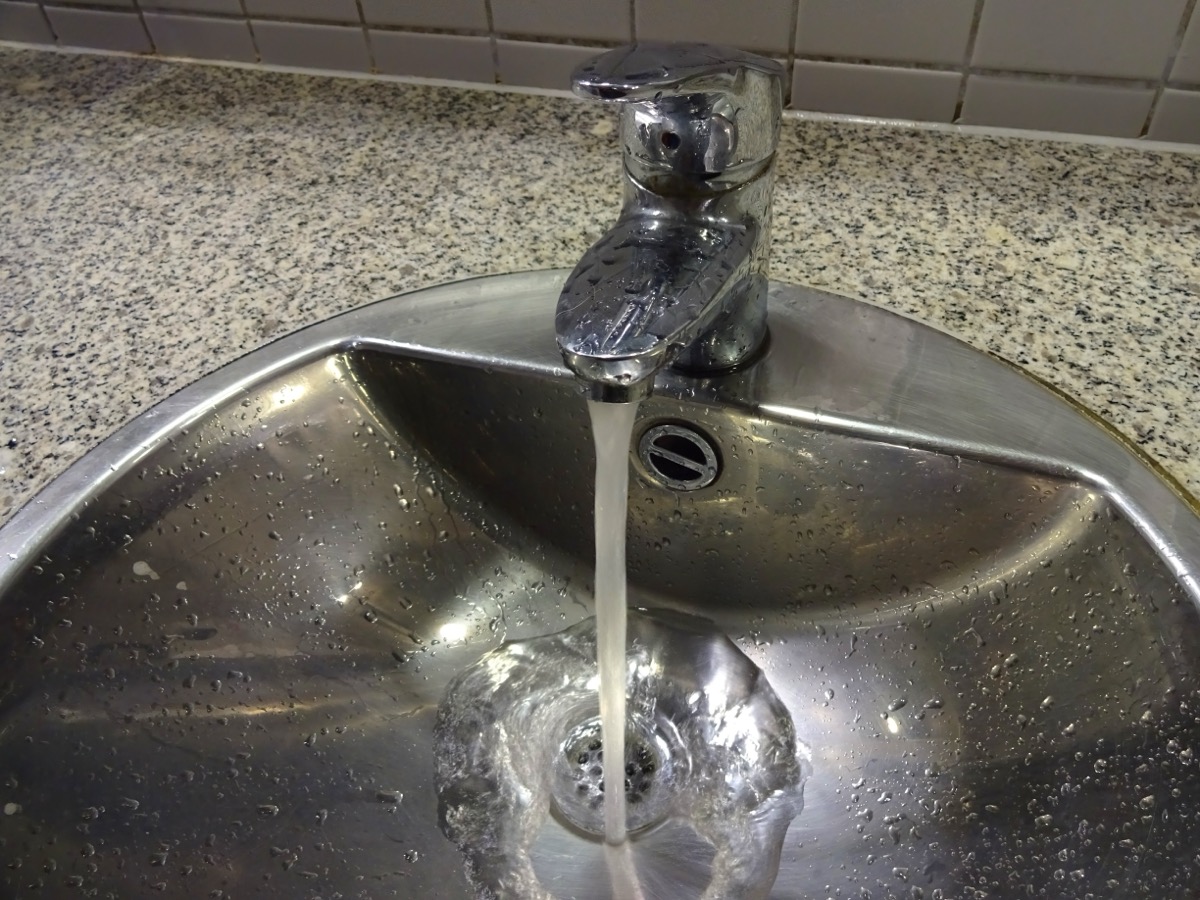 A single-lever tap and stainless-steel basin